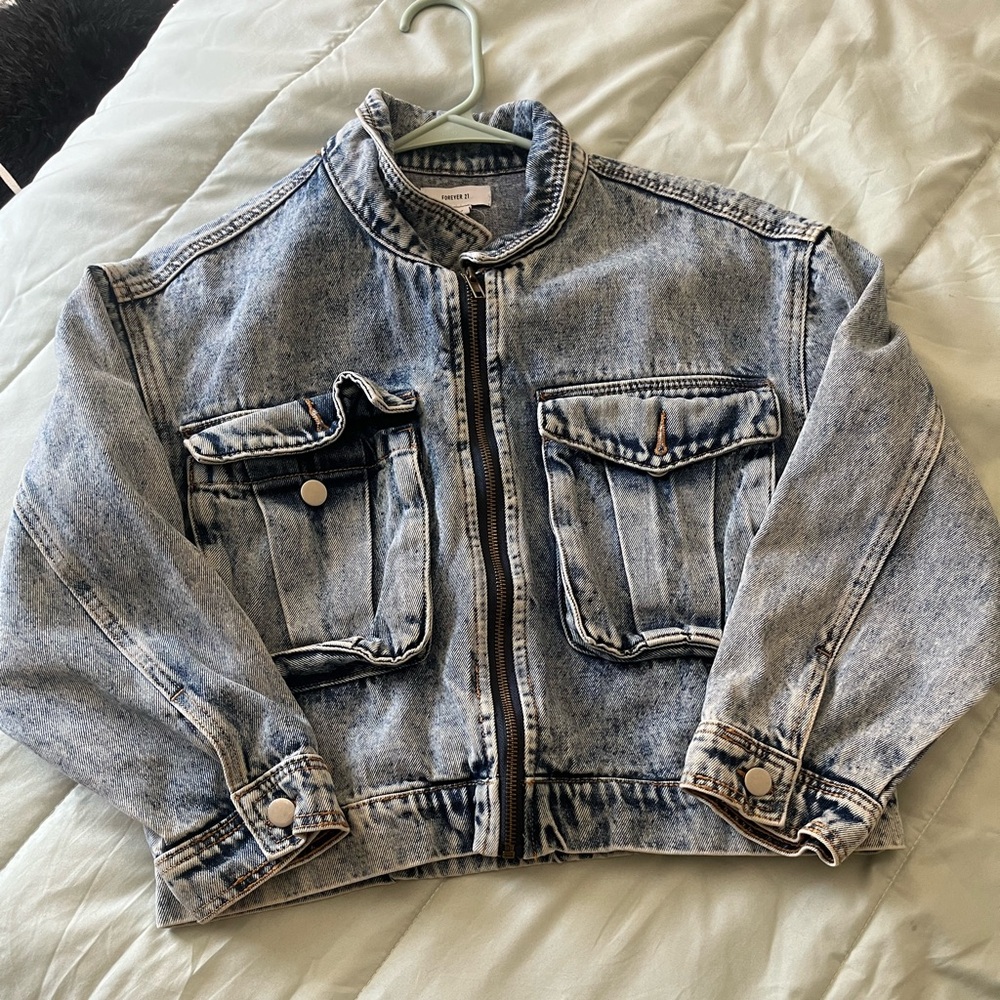 Blue denim jacket with pockets & zipper.